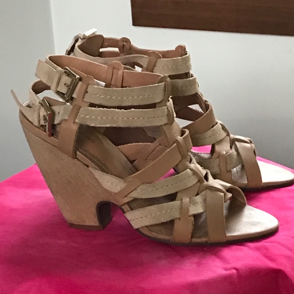 Tan sandals - Picture 2 of 7